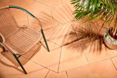 Kamień ciosany w formie ośmioboku